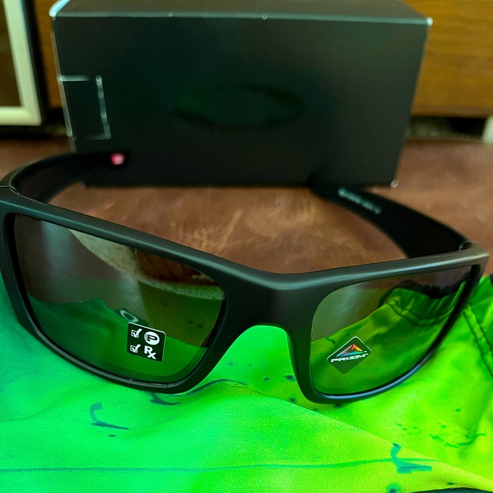 Oakley BNIB Fuel Cell Matte Black Prizm polarized glasses, never worn